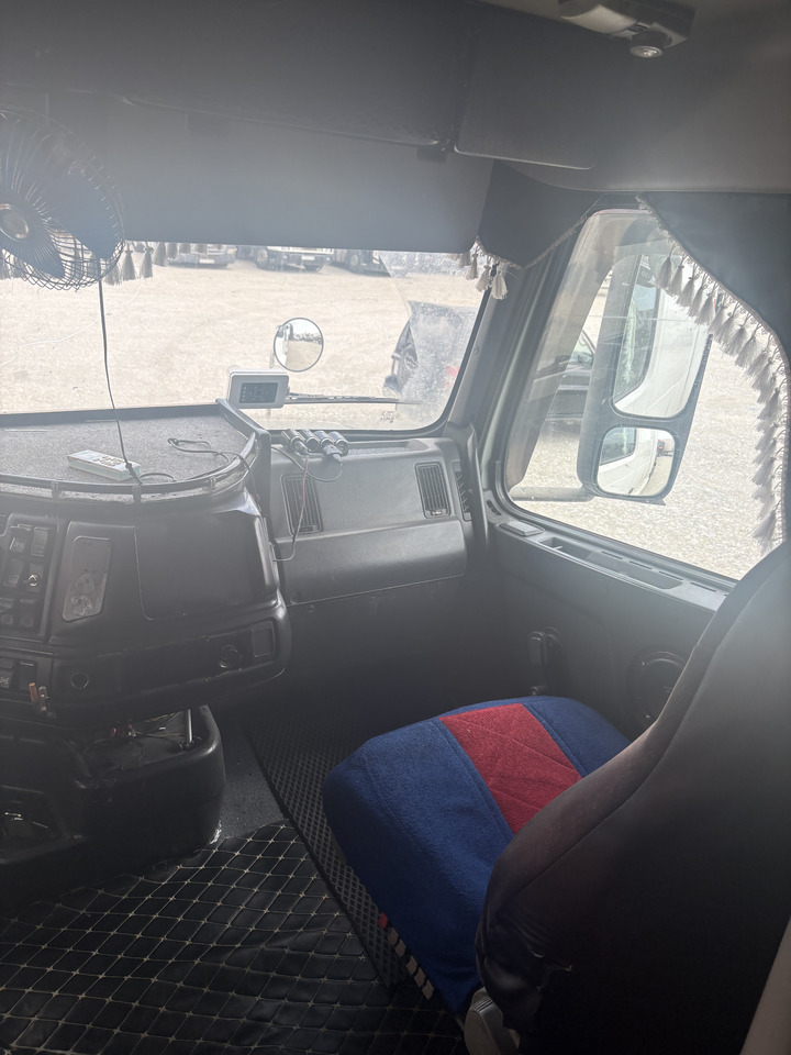 Тягач VOLVO VNL VNL 670: фото 10 Тягач VOLVO VNL VNL 670: фото 10
