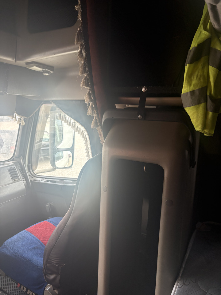 Тягач VOLVO VNL VNL 670: фото 14 Тягач VOLVO VNL VNL 670: фото 14