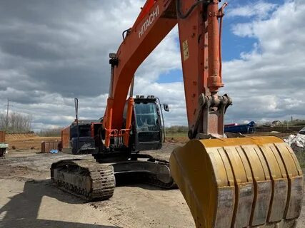 Экскаватор гусеничный Hitachi ZX300 (ковш 1,6 м³) - Другая техника: фото 1 Экскаватор гусеничный Hitachi ZX300 (ковш 1,6 м³) - Другая техника: фото 1