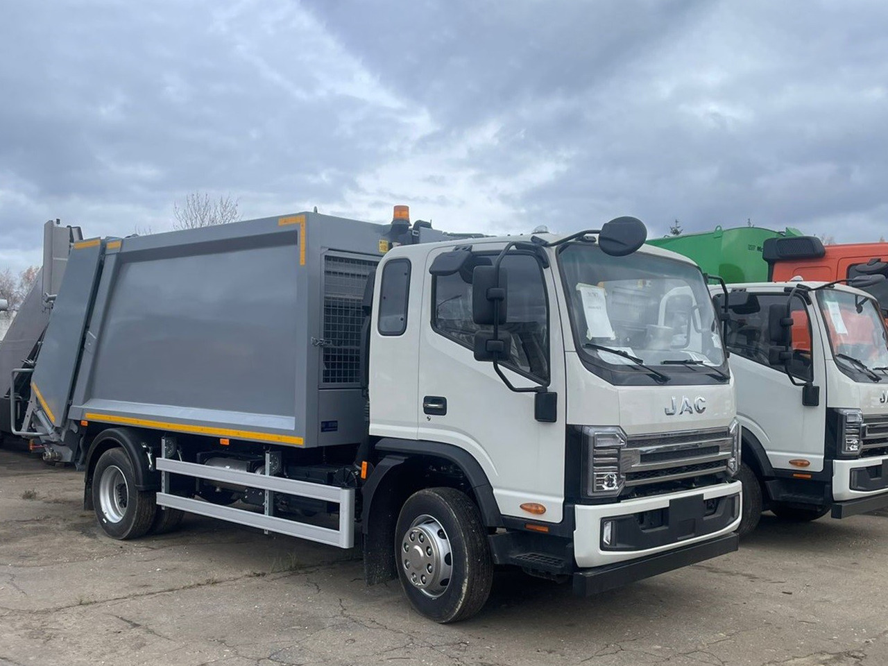 Мусоровоз KARBA K10 на шасси JAC N120 4х2 - Мусоровоз: фото 1 Мусоровоз KARBA K10 на шасси JAC N120 4х2 - Мусоровоз: фото 1