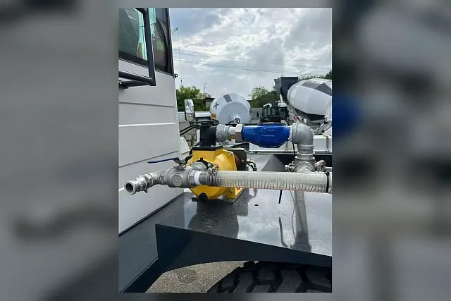 Бетоносмеситель с самозагрузкой Ynix QGMC7000 - Автобетоносмеситель: фото 4 Бетоносмеситель с самозагрузкой Ynix QGMC7000 - Автобетоносмеситель: фото 4