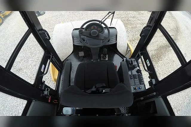 Грунтовый вибрационный каток SEM 518 - Компактор: фото 5 Грунтовый вибрационный каток SEM 518 - Компактор: фото 5