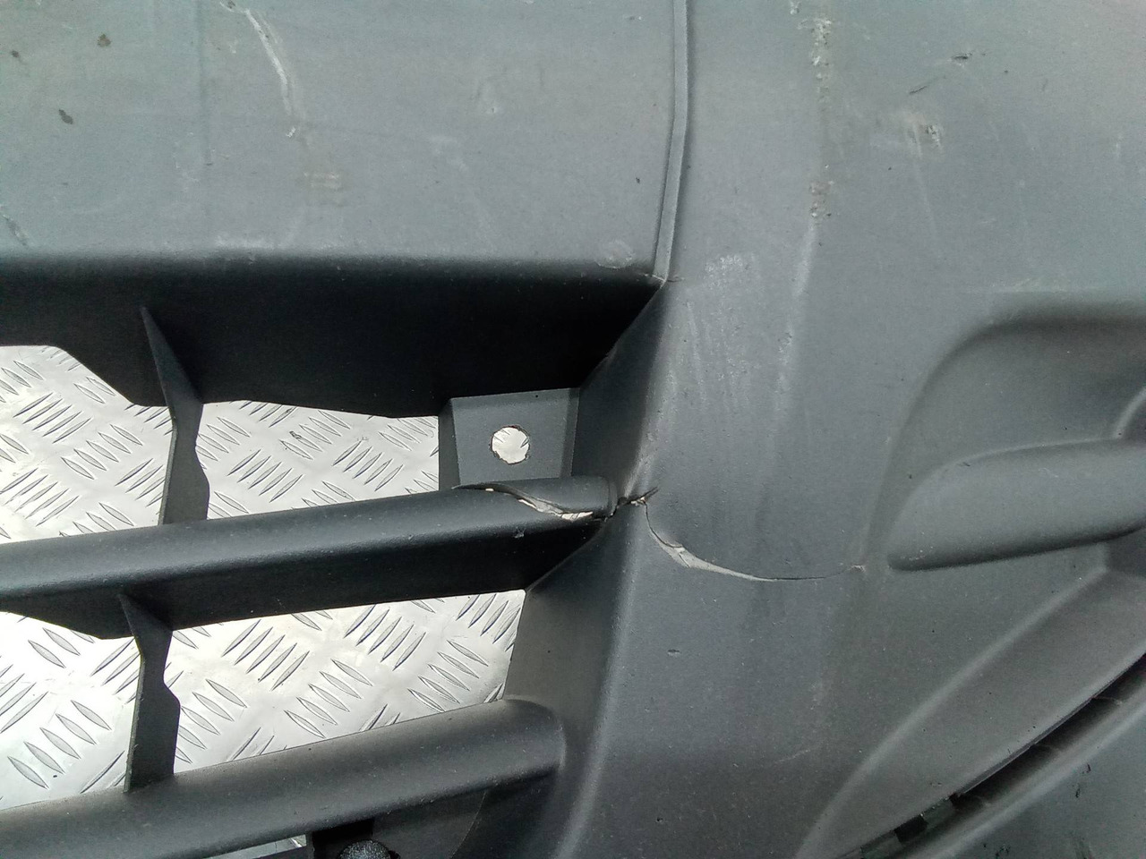 Бампер передний Renault Trafic 2 рест. 2010 - Бампер для Легковых автомобилей: фото 3 Бампер передний Renault Trafic 2 рест. 2010 - Бампер для Легковых автомобилей: фото 3