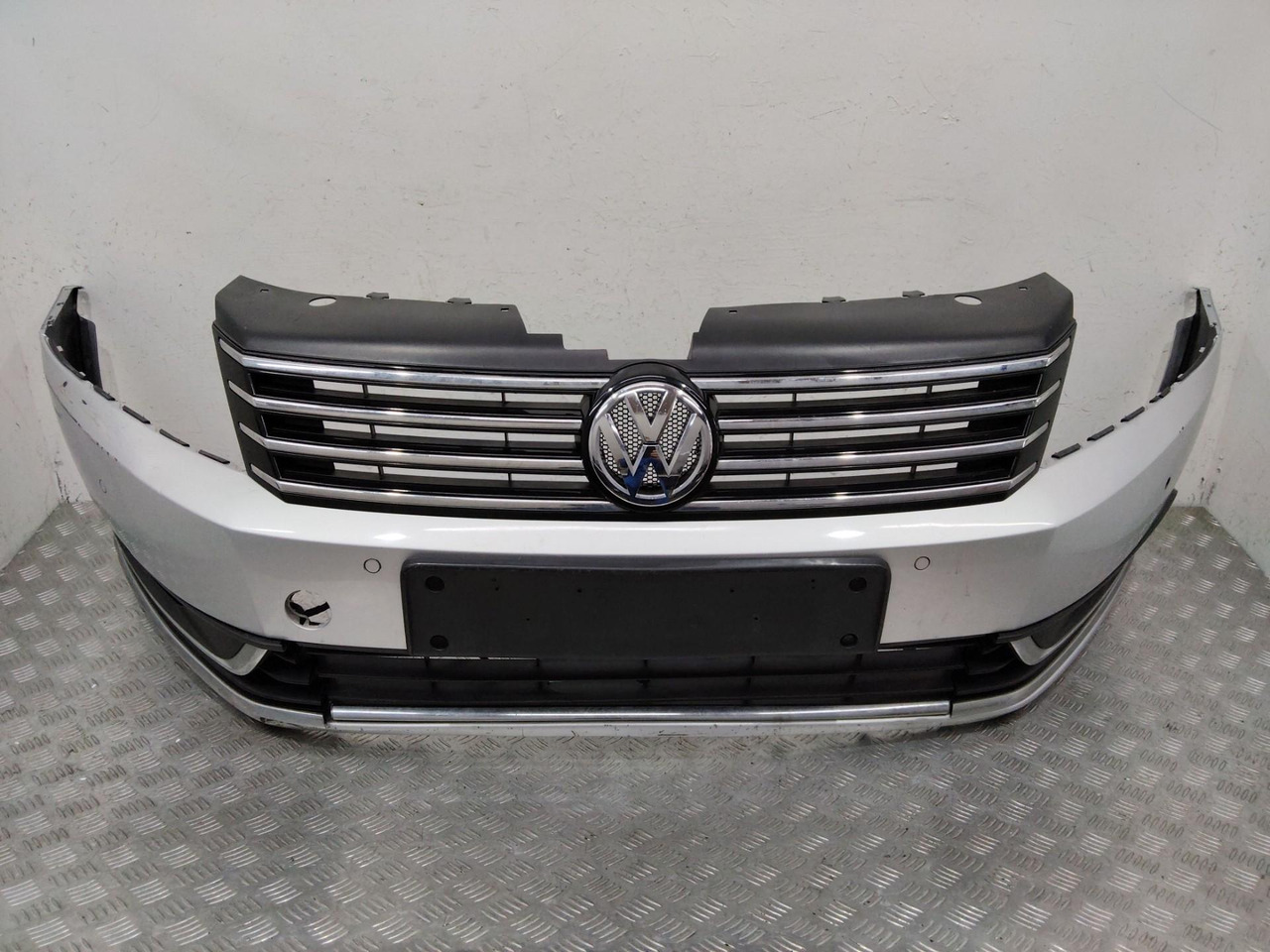 Бампер передний Volkswagen Passat B7 2010 - Бампер для Легковых автомобилей: фото 1 Бампер передний Volkswagen Passat B7 2010 - Бампер для Легковых автомобилей: фото 1
