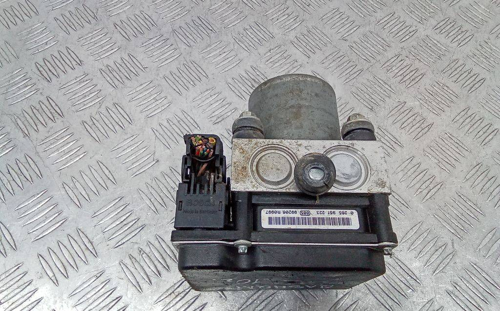 Блок ABS Nissan Qashqai J10 2010 0265951223 - Детали тормозной системы для Легковых автомобилей: фото 1 Блок ABS Nissan Qashqai J10 2010 0265951223 - Детали тормозной системы для Легковых автомобилей: фото 1