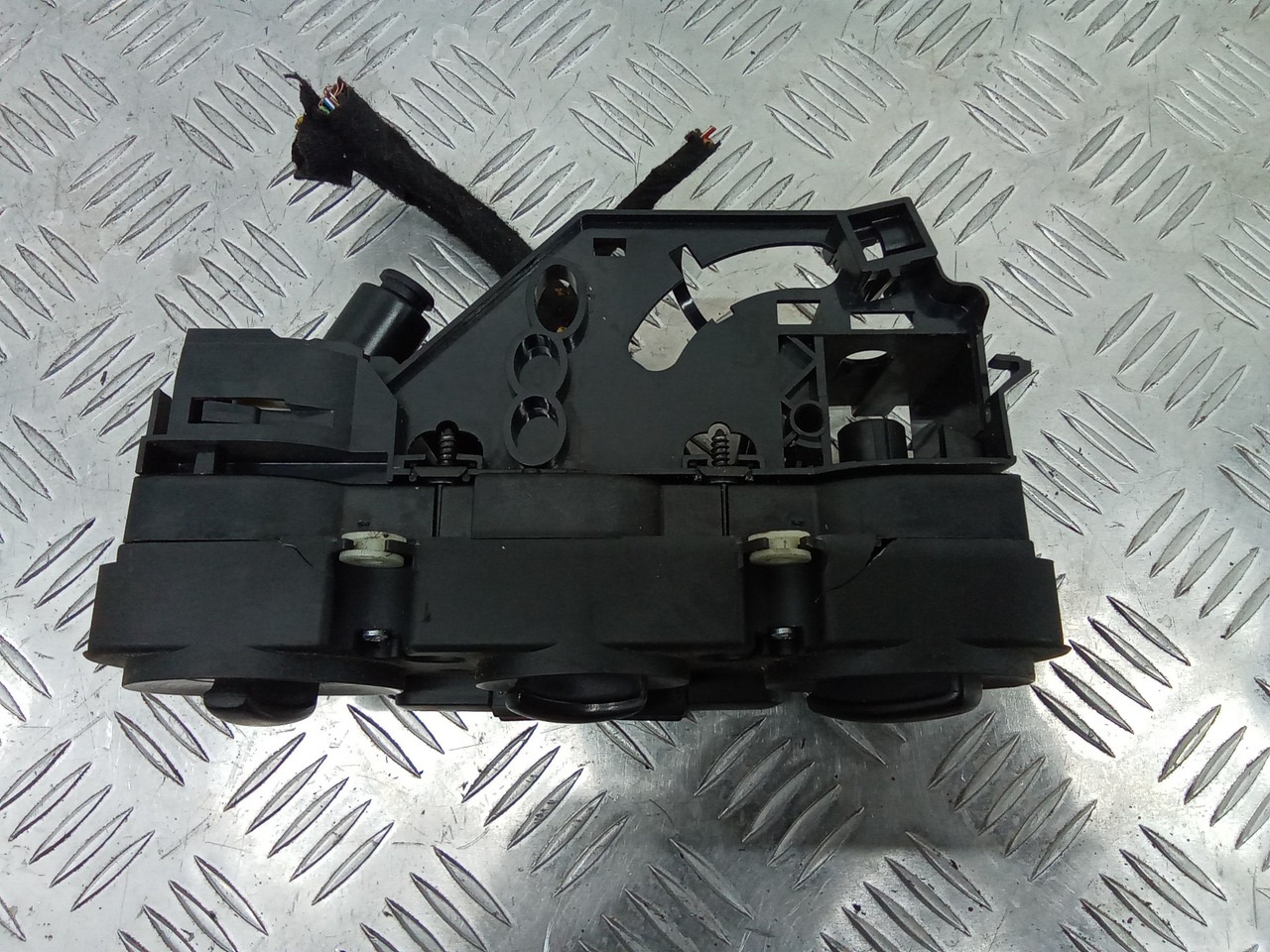 Блок управления печки/климат-контроля Volkswagen - Электрическая система для Легковых автомобилей: фото 5 Блок управления печки/климат-контроля Volkswagen - Электрическая система для Легковых автомобилей: фото 5