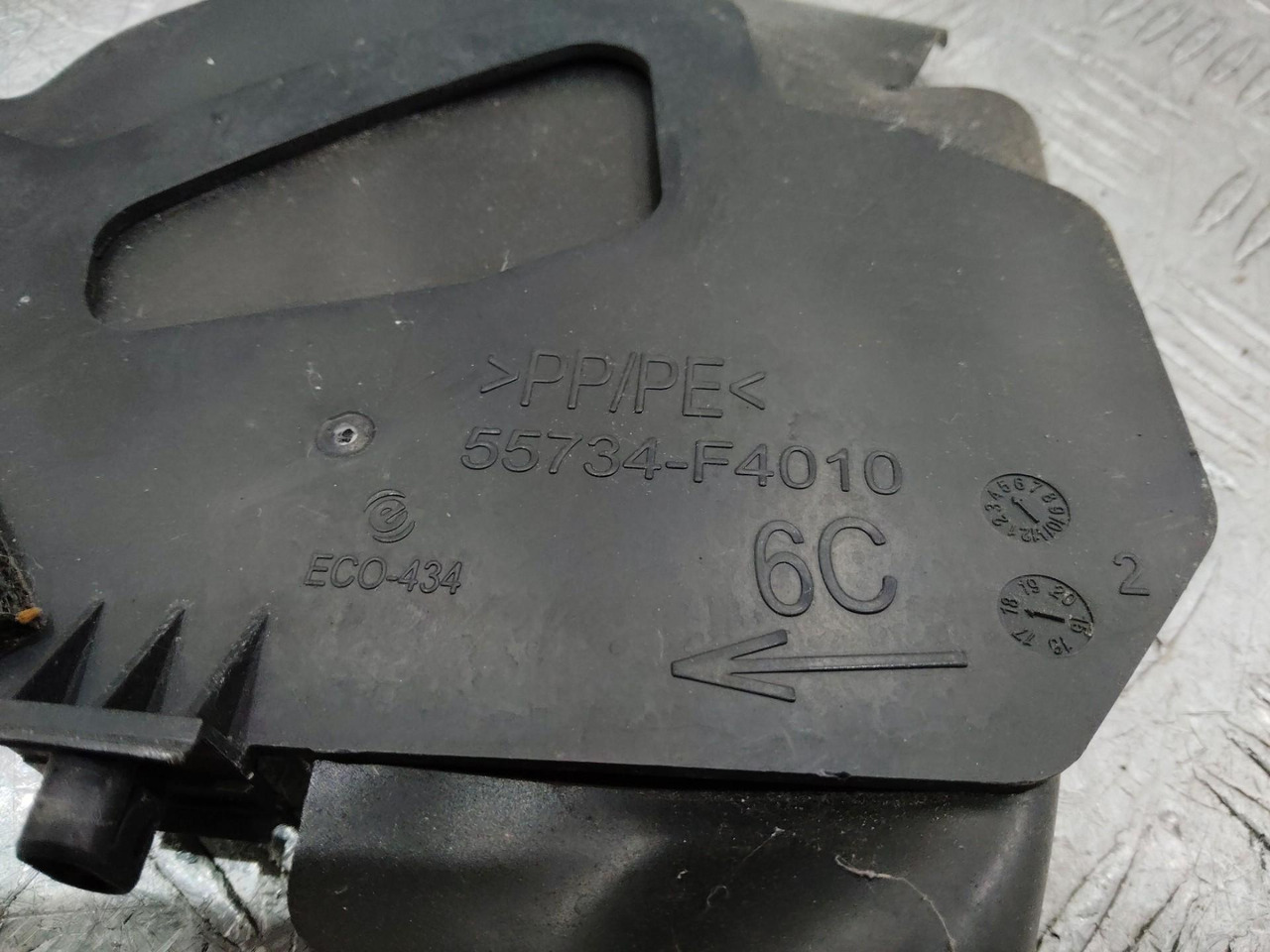 Дождевик Toyota C-HR 1 AX10 2018 55734F4010 - Аэродинамика/ Спойлеры для Легковых автомобилей: фото 2 Дождевик Toyota C-HR 1 AX10 2018 55734F4010 - Аэродинамика/ Спойлеры для Легковых автомобилей: фото 2