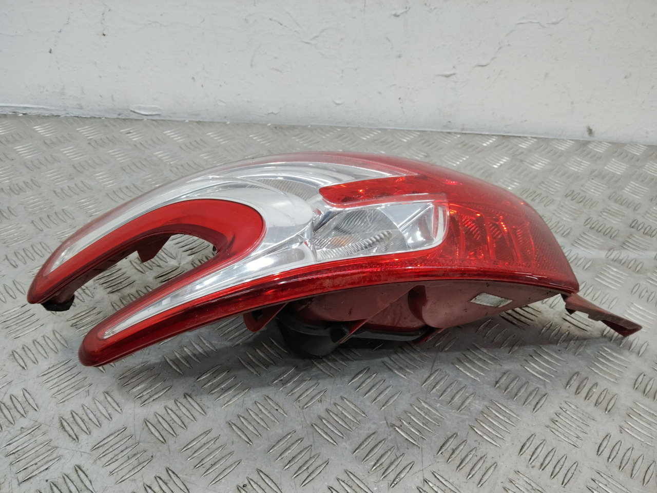 Фонарь задний левый Peugeot 208 1 2014 9672628280 - Электрическая система для Легковых автомобилей: фото 2 Фонарь задний левый Peugeot 208 1 2014 9672628280 - Электрическая система для Легковых автомобилей: фото 2