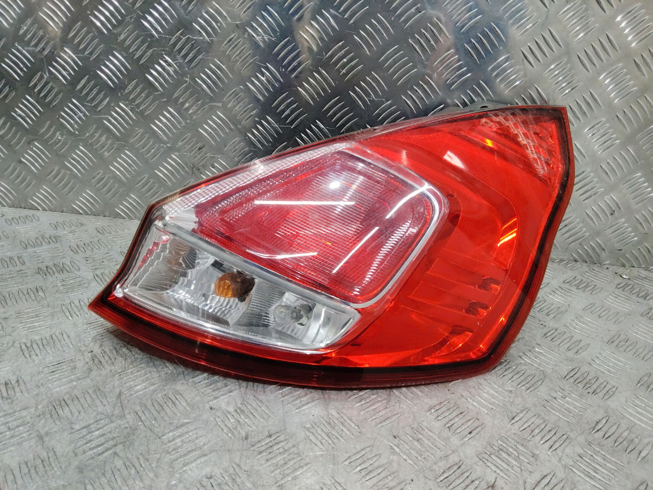 Фонарь задний правый Ford Fiesta 6 рест. 2015 - Электрическая система для Легковых автомобилей: фото 2 Фонарь задний правый Ford Fiesta 6 рест. 2015 - Электрическая система для Легковых автомобилей: фото 2