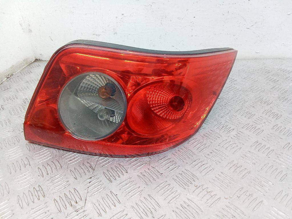 Фонарь задний правый Renault Megane 2 2004 - Электрическая система для Легковых автомобилей: фото 1 Фонарь задний правый Renault Megane 2 2004 - Электрическая система для Легковых автомобилей: фото 1