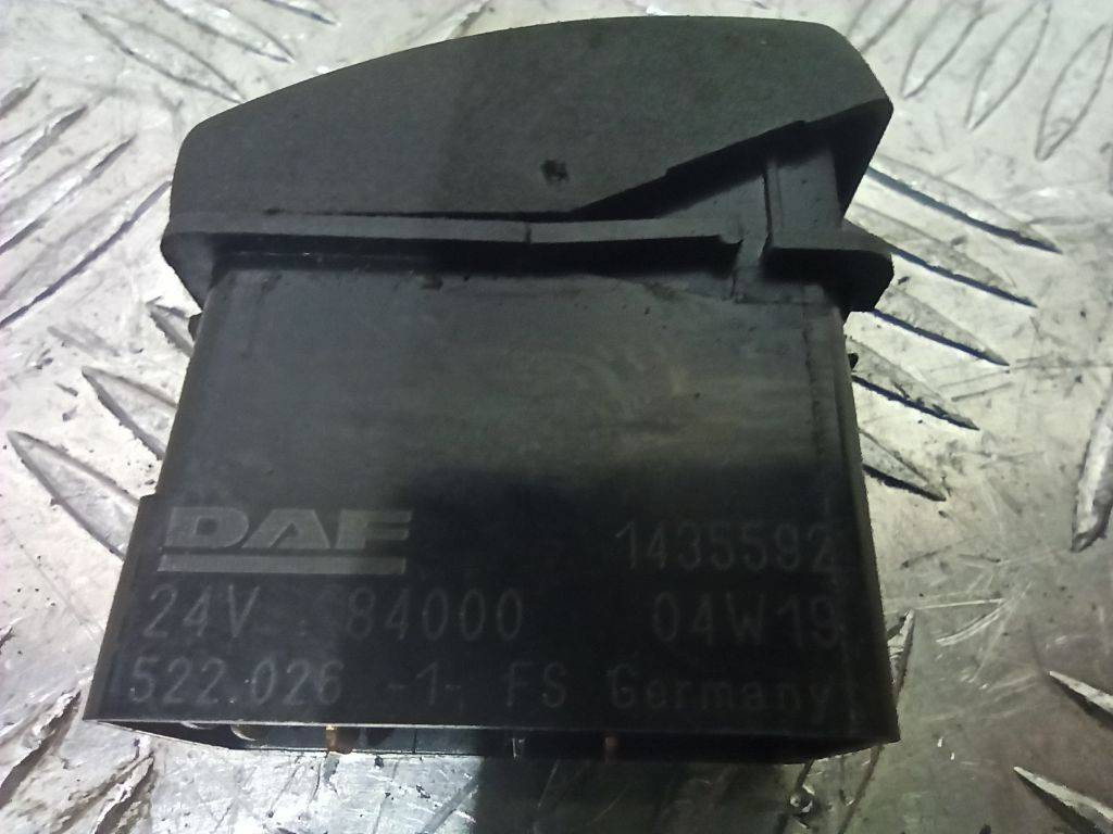Кнопка (выключатель) DAF 95 2 (XF) 2003 1435592 - Электрическая система для Грузовиков: фото 3 Кнопка (выключатель) DAF 95 2 (XF) 2003 1435592 - Электрическая система для Грузовиков: фото 3
