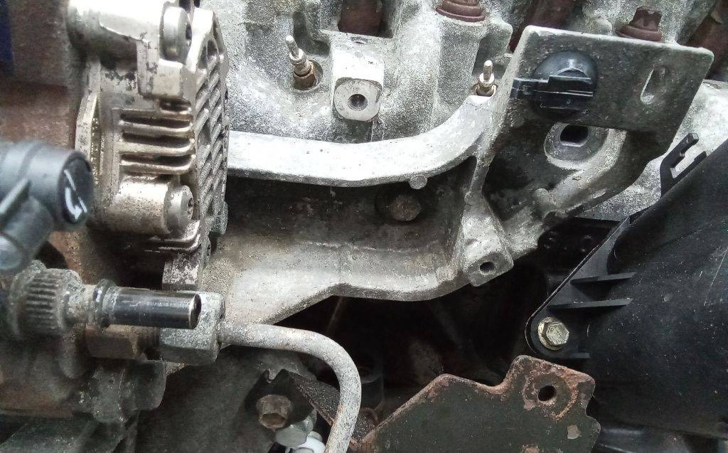 Кронштейн ТНВД Renault Trafic 2 2005 8200443154 - Двигатель для Легковых автомобилей: фото 2 Кронштейн ТНВД Renault Trafic 2 2005 8200443154 - Двигатель для Легковых автомобилей: фото 2