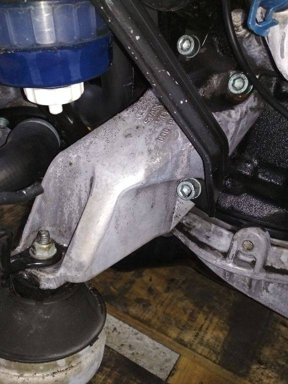 Кронштейн двигателя Volkswagen Passat B5 1999 - Подушка двигателя для Легковых автомобилей: фото 2 Кронштейн двигателя Volkswagen Passat B5 1999 - Подушка двигателя для Легковых автомобилей: фото 2