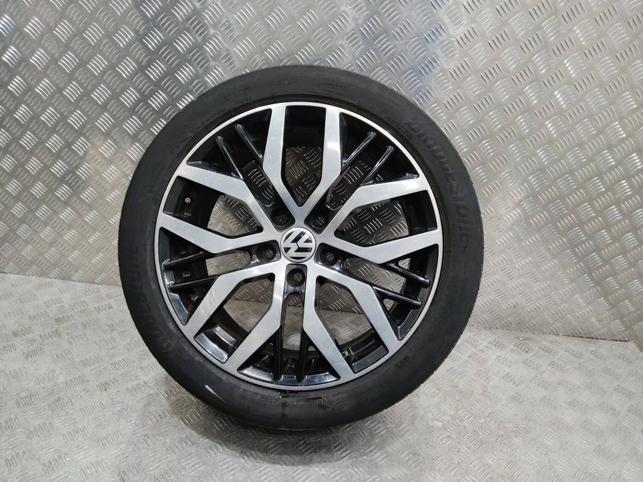 Литой диск R17x7.5 5x112 - Колесный диск: фото 1 Литой диск R17x7.5 5x112 - Колесный диск: фото 1