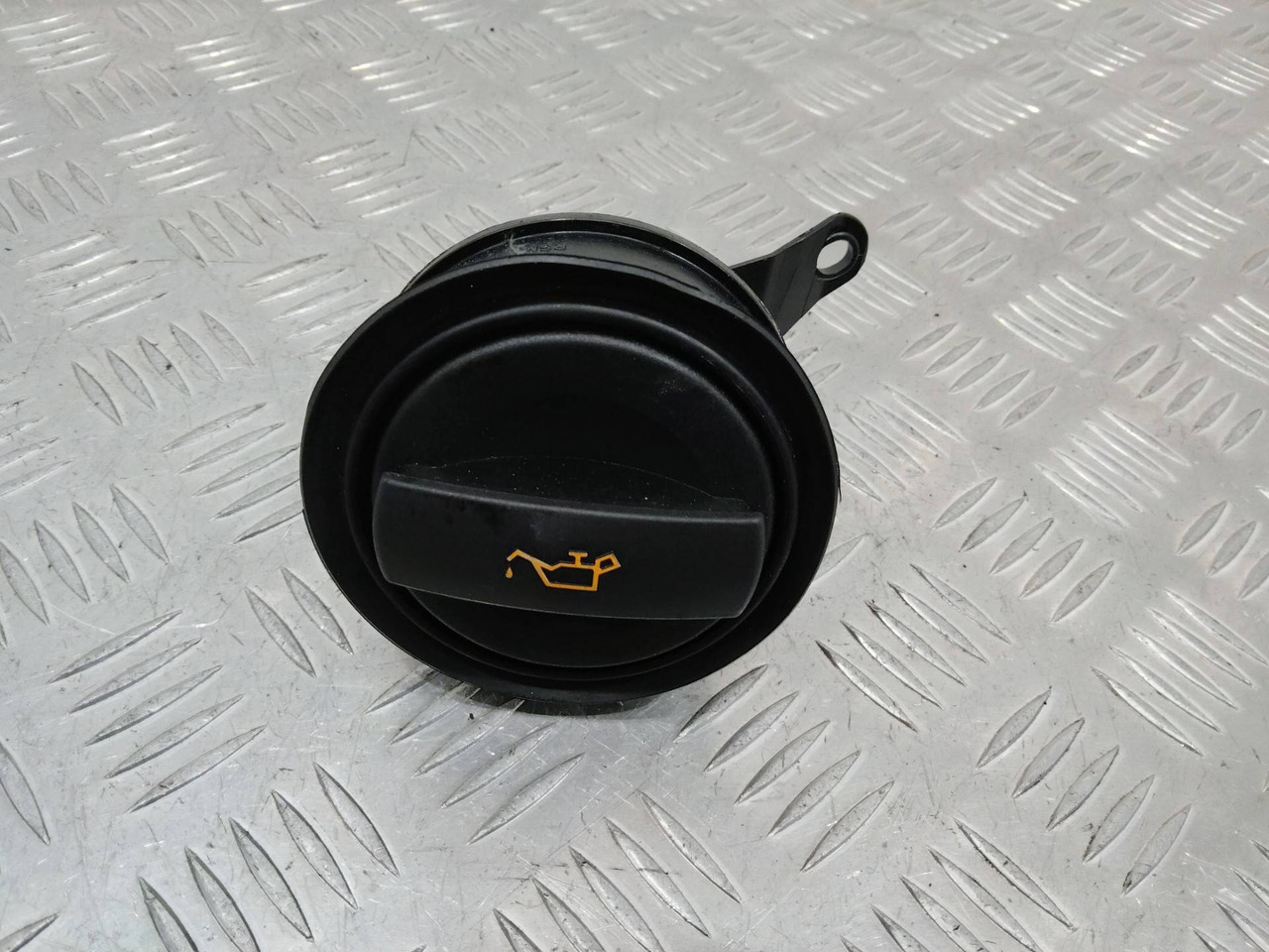 Маслозаливная горловина Audi A8 D3 2002 057103482C - Масляный насос для Легковых автомобилей: фото 3 Маслозаливная горловина Audi A8 D3 2002 057103482C - Масляный насос для Легковых автомобилей: фото 3