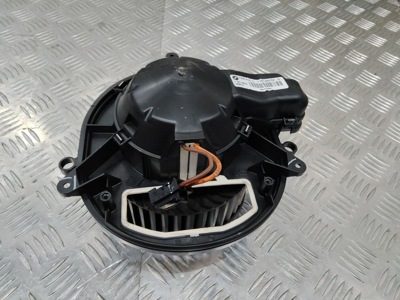 Моторчик печки BMW 3 F30/F31 2012 T1014415A - Кабина и интерьер для Легковых автомобилей: фото 2 Моторчик печки BMW 3 F30/F31 2012 T1014415A - Кабина и интерьер для Легковых автомобилей: фото 2