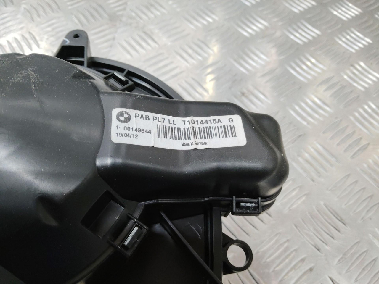 Моторчик печки BMW 3 F30/F31 2012 T1014415A - Кабина и интерьер для Легковых автомобилей: фото 3 Моторчик печки BMW 3 F30/F31 2012 T1014415A - Кабина и интерьер для Легковых автомобилей: фото 3