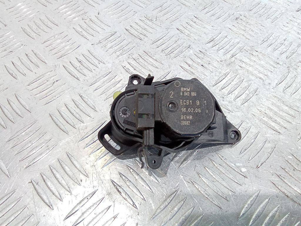 Моторчик заслонки печки BMW 5 E60/E61 2006 6942986 - Электрическая система для Легковых автомобилей: фото 1 Моторчик заслонки печки BMW 5 E60/E61 2006 6942986 - Электрическая система для Легковых автомобилей: фото 1