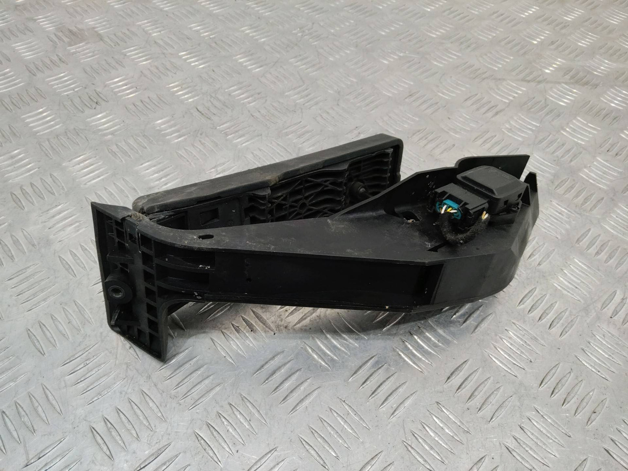Педаль газа BMW 3 E90/E91 2007 677264601 - Кабина и интерьер для Легковых автомобилей: фото 3 Педаль газа BMW 3 E90/E91 2007 677264601 - Кабина и интерьер для Легковых автомобилей: фото 3