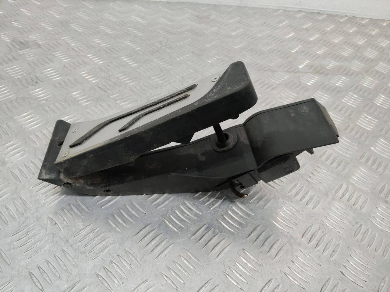 Педаль газа BMW 3 E90/E91 2007 677264601 - Кабина и интерьер для Легковых автомобилей: фото 2 Педаль газа BMW 3 E90/E91 2007 677264601 - Кабина и интерьер для Легковых автомобилей: фото 2