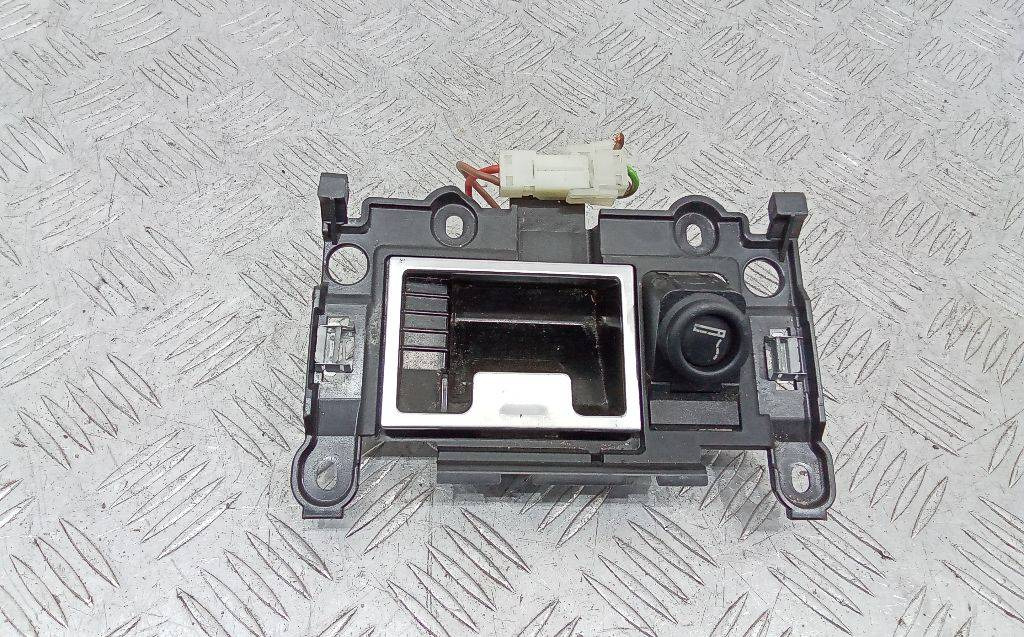Пепельница BMW 5 E60/E61 2007 314250100 - Кабина и интерьер для Легковых автомобилей: фото 1 Пепельница BMW 5 E60/E61 2007 314250100 - Кабина и интерьер для Легковых автомобилей: фото 1