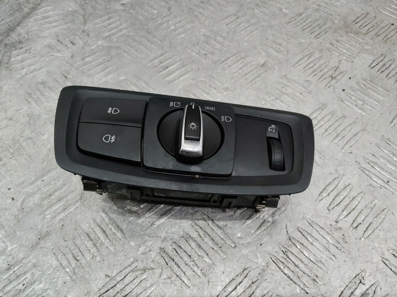 Переключатель света BMW X1 F48 2015 9388953 - Электрическая система для Легковых автомобилей: фото 1 Переключатель света BMW X1 F48 2015 9388953 - Электрическая система для Легковых автомобилей: фото 1