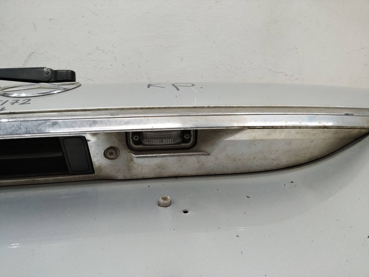 Подсветка номера Mercedes-Benz E W211 рест. 2008 - Дверь и запчасти для Легковых автомобилей: фото 1 Подсветка номера Mercedes-Benz E W211 рест. 2008 - Дверь и запчасти для Легковых автомобилей: фото 1