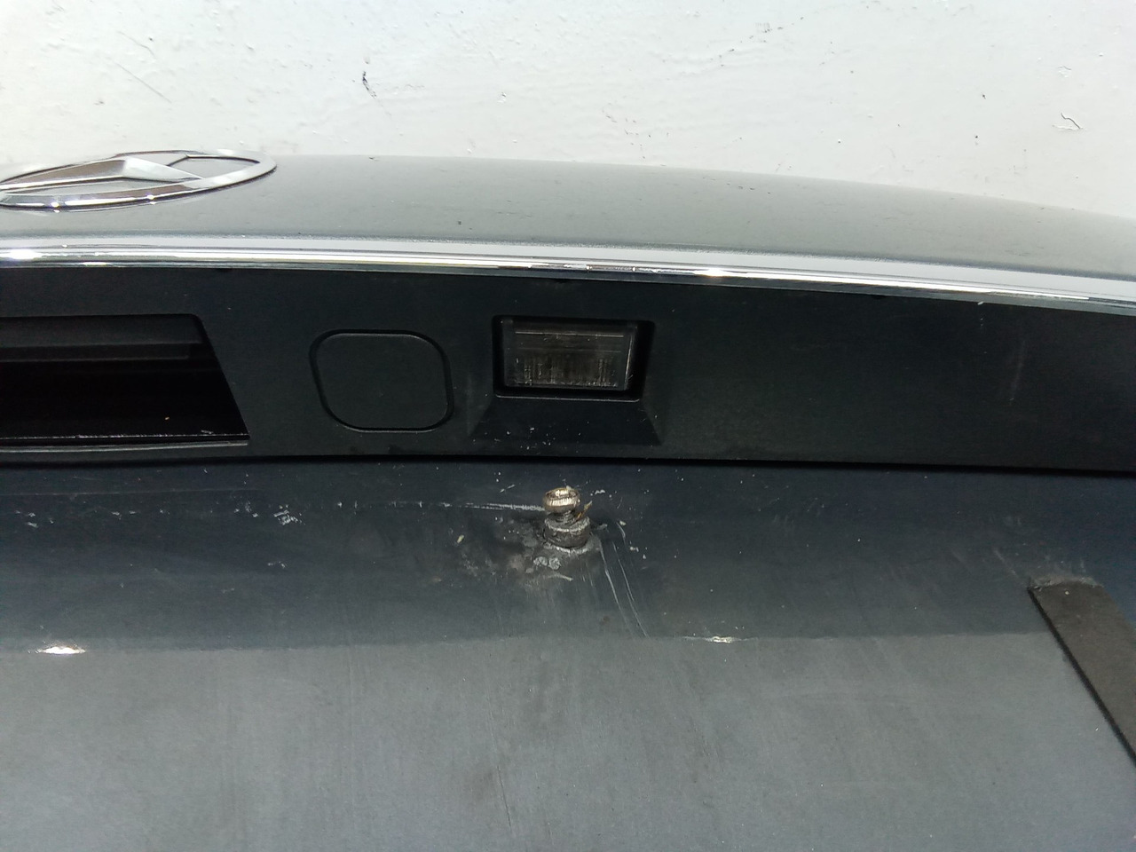 Подсветка номера Mercedes-Benz S W221 2009 - Дверь и запчасти для Легковых автомобилей: фото 1 Подсветка номера Mercedes-Benz S W221 2009 - Дверь и запчасти для Легковых автомобилей: фото 1