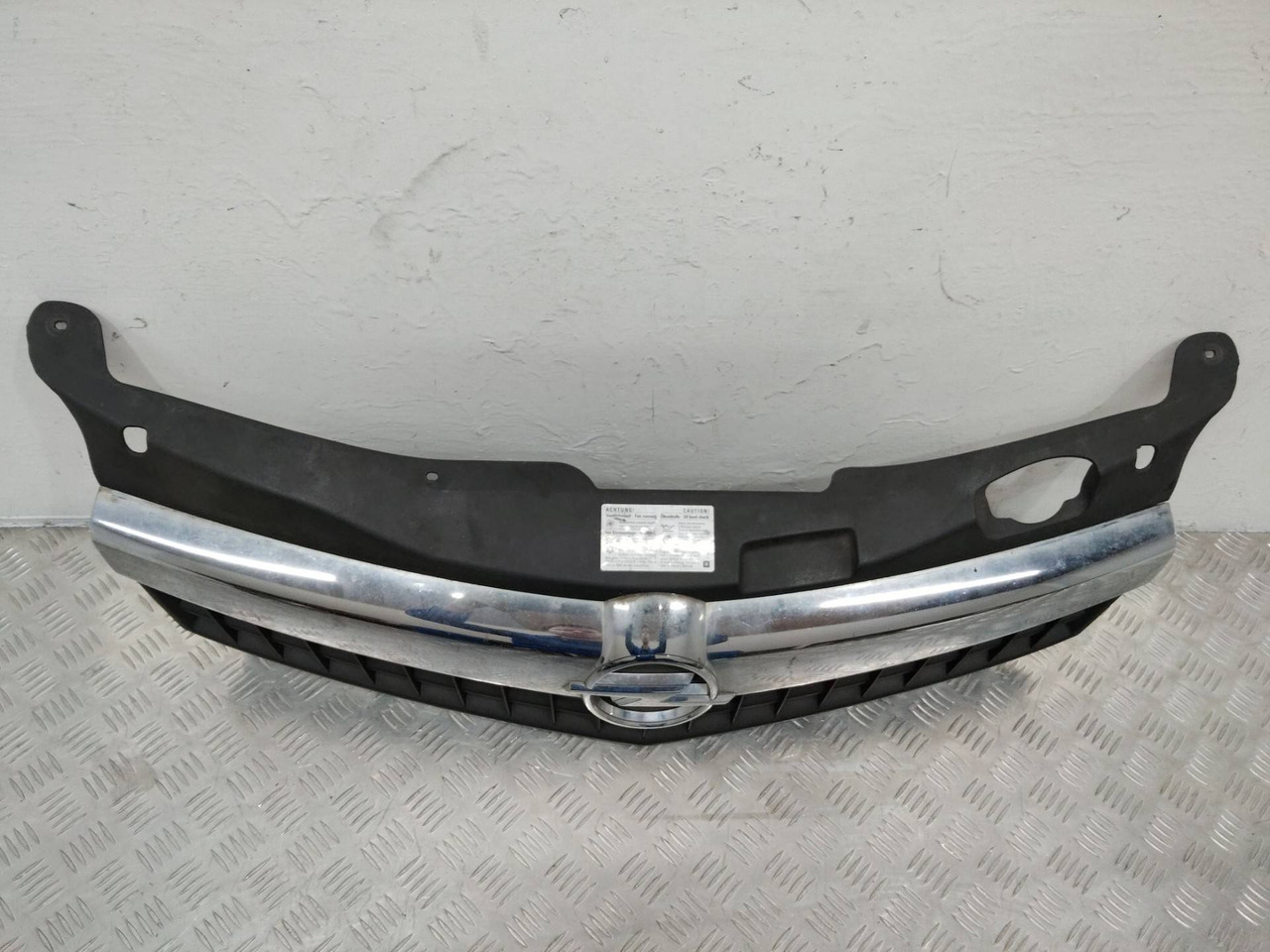 Решетка радиатора Opel Astra H рест. 2008 13247083 - Решётка радиатора для Легковых автомобилей: фото 2 Решетка радиатора Opel Astra H рест. 2008 13247083 - Решётка радиатора для Легковых автомобилей: фото 2