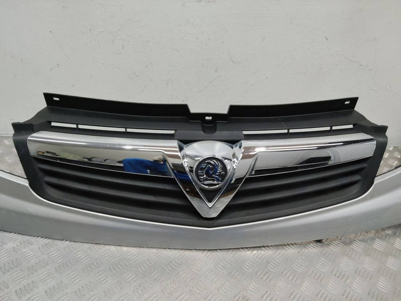 Решетка радиатора Opel Vivaro A рест. 2013 - Решётка радиатора для Легковых автомобилей: фото 2 Решетка радиатора Opel Vivaro A рест. 2013 - Решётка радиатора для Легковых автомобилей: фото 2