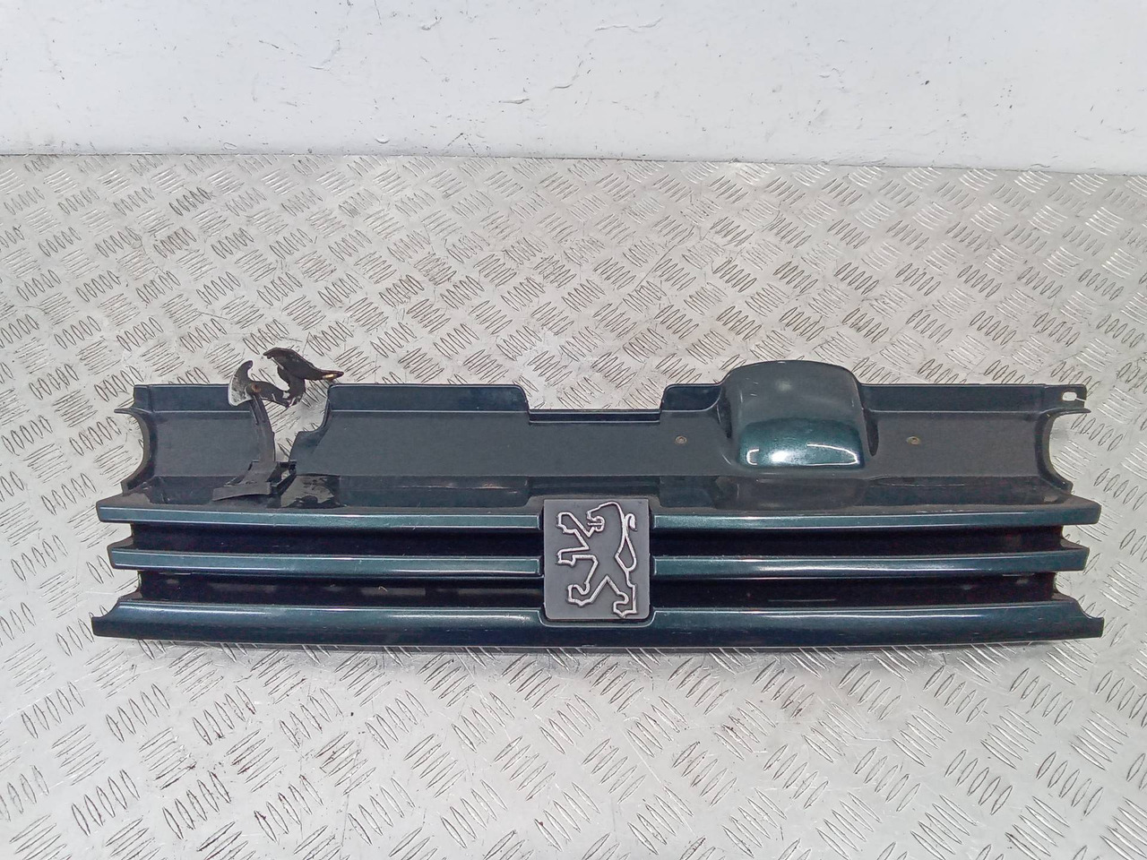 Решетка радиатора Peugeot 405 1 1993 9255588877 - Решётка радиатора для Легковых автомобилей: фото 1 Решетка радиатора Peugeot 405 1 1993 9255588877 - Решётка радиатора для Легковых автомобилей: фото 1