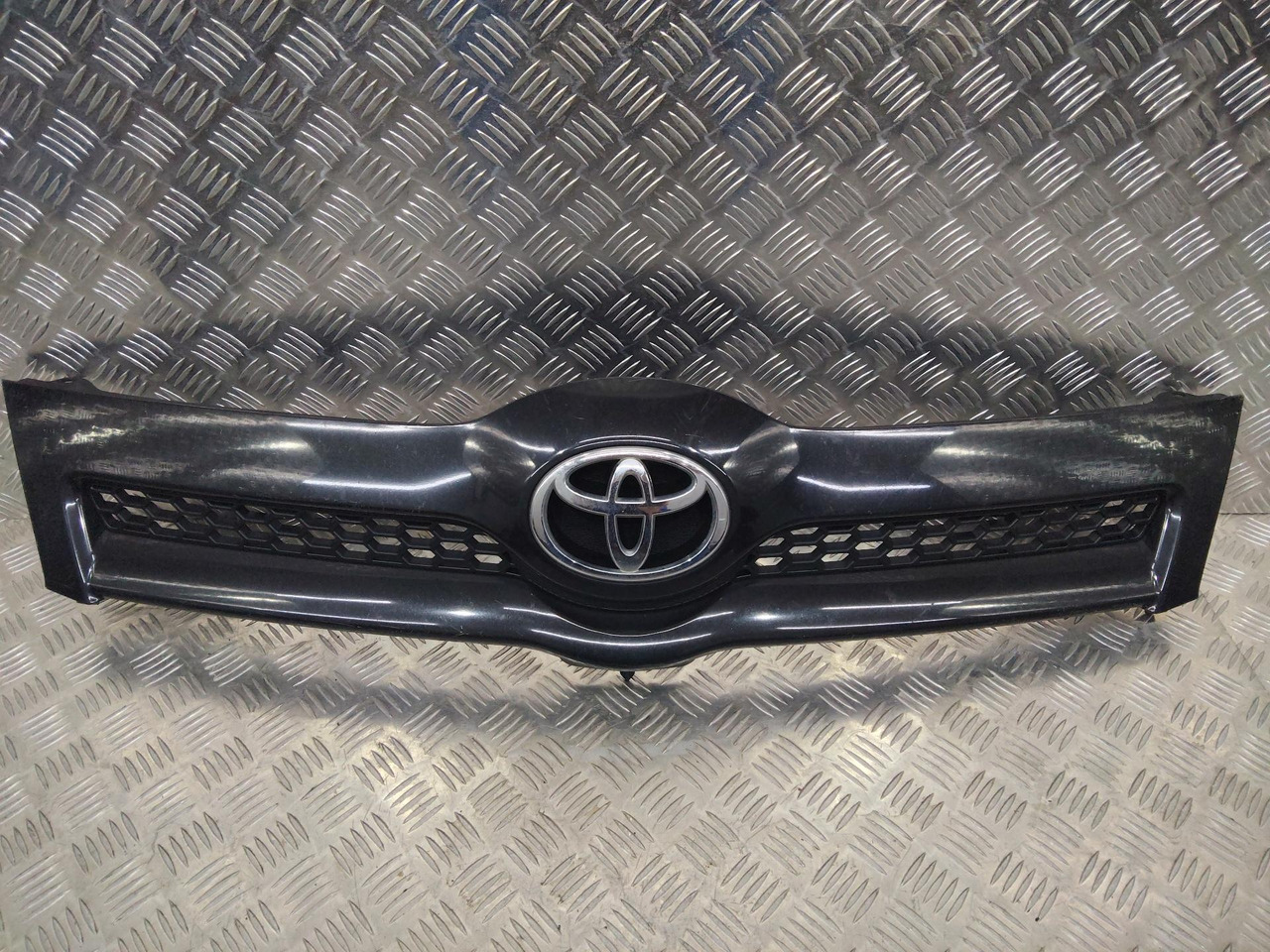 Решетка радиатора Toyota Corolla Verso 2 AR10 2006 - Решётка радиатора для Легковых автомобилей: фото 1 Решетка радиатора Toyota Corolla Verso 2 AR10 2006 - Решётка радиатора для Легковых автомобилей: фото 1