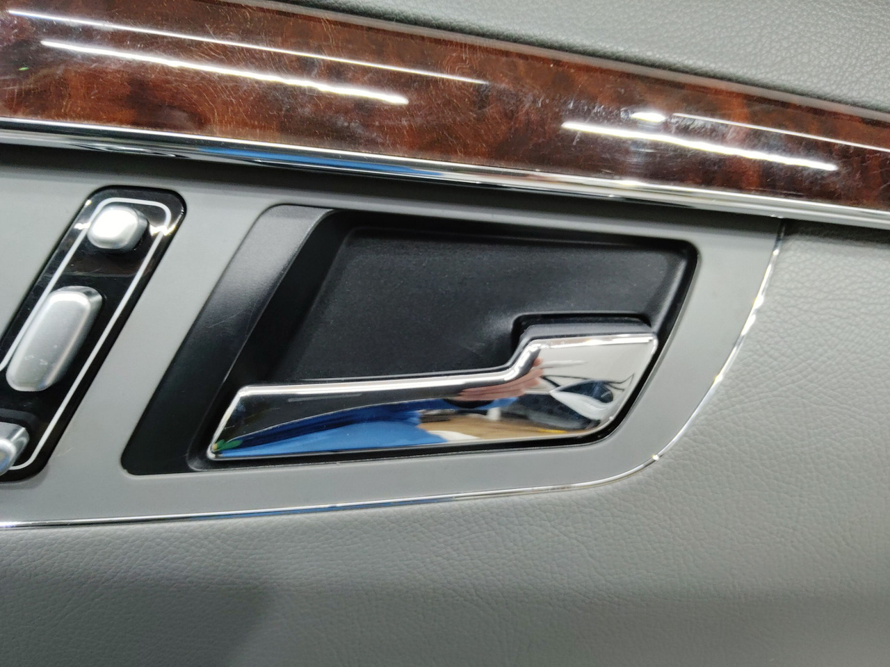 Ручка внутренняя двери задней правой Mercedes-Benz - Кабина и интерьер для Легковых автомобилей: фото 1 Ручка внутренняя двери задней правой Mercedes-Benz - Кабина и интерьер для Легковых автомобилей: фото 1
