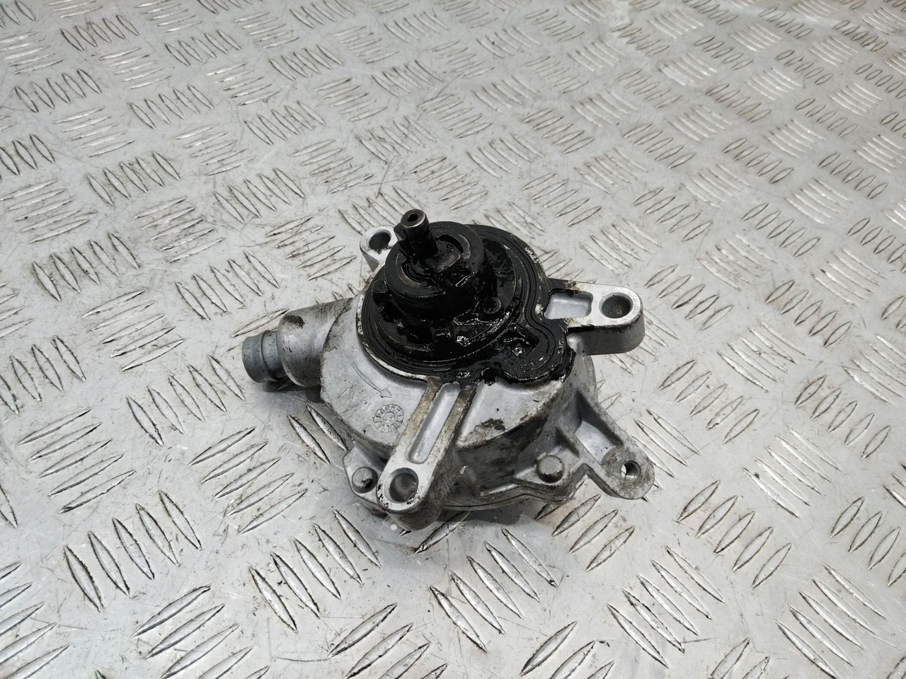 Вакуумный насос Volvo V70 2 2005 30677904 - Двигатель и запчасти для Легковых автомобилей: фото 2 Вакуумный насос Volvo V70 2 2005 30677904 - Двигатель и запчасти для Легковых автомобилей: фото 2