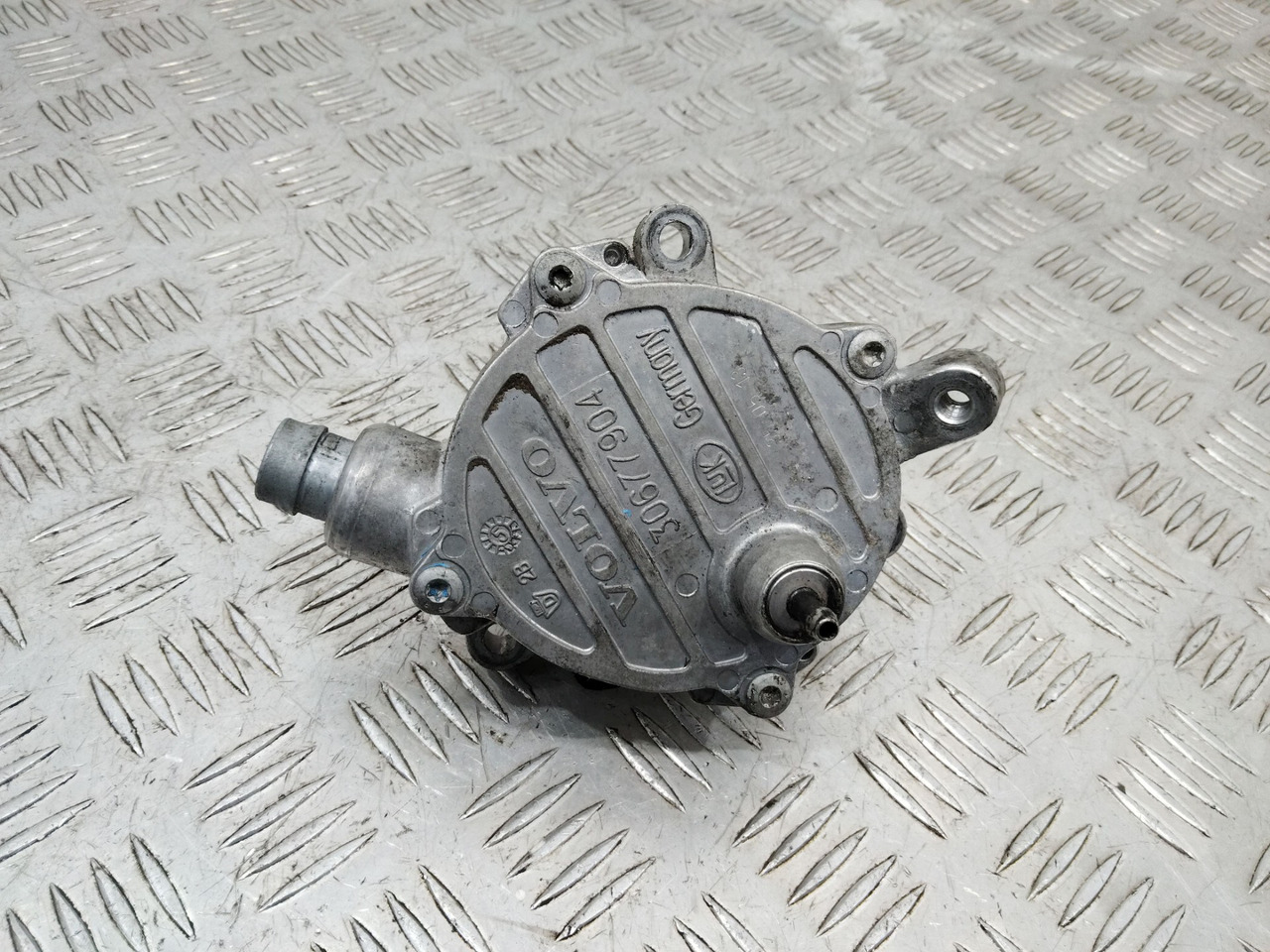 Вакуумный насос Volvo V70 2 2005 30677904 - Двигатель и запчасти для Легковых автомобилей: фото 1 Вакуумный насос Volvo V70 2 2005 30677904 - Двигатель и запчасти для Легковых автомобилей: фото 1