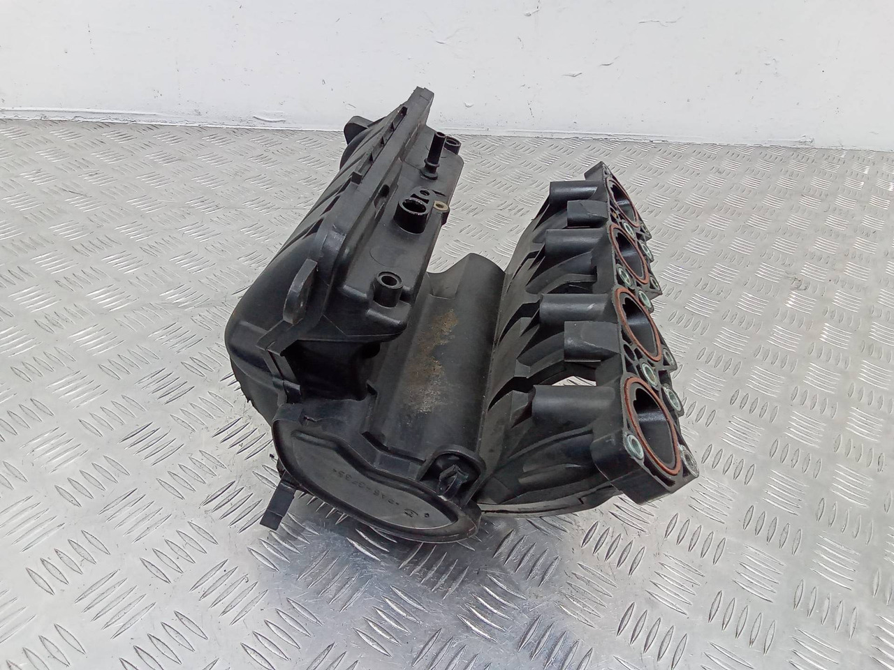Впускной коллектор Peugeot 307 1 2001 9635885080 - Двигатель и запчасти для Легковых автомобилей: фото 5 Впускной коллектор Peugeot 307 1 2001 9635885080 - Двигатель и запчасти для Легковых автомобилей: фото 5