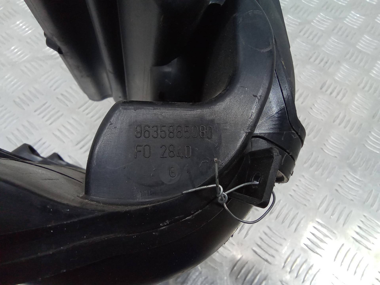 Впускной коллектор Peugeot 307 1 2001 9635885080 - Двигатель и запчасти для Легковых автомобилей: фото 3 Впускной коллектор Peugeot 307 1 2001 9635885080 - Двигатель и запчасти для Легковых автомобилей: фото 3