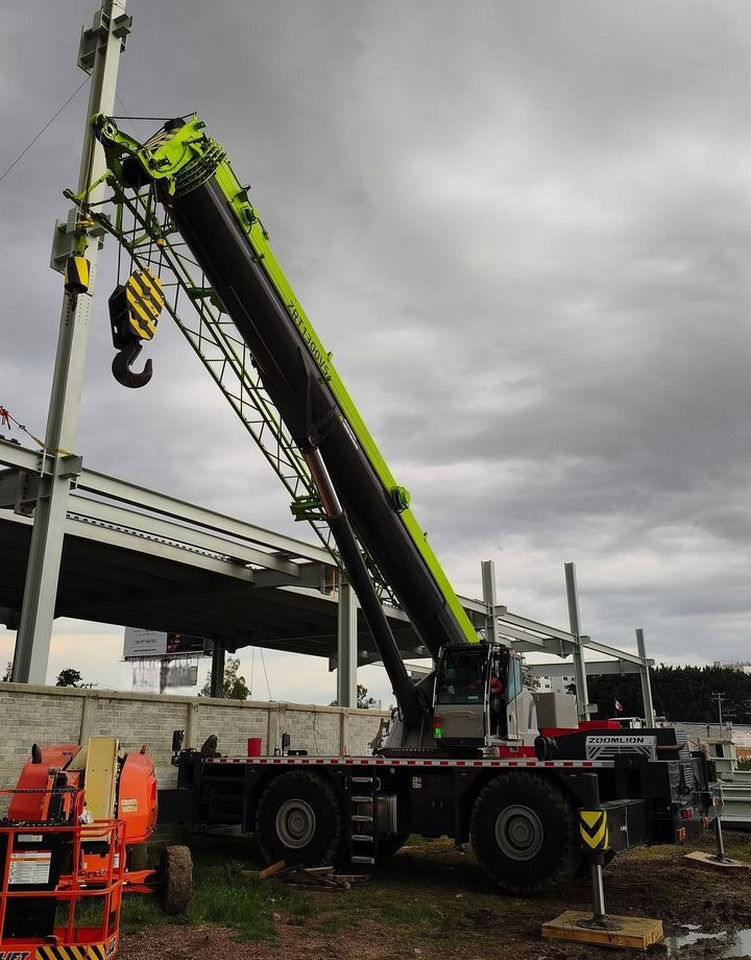 Zoomlion ZRT1300V5 - Короткобазный кран: фото 5 Zoomlion ZRT1300V5 - Короткобазный кран: фото 5