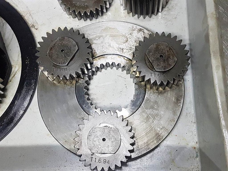 Case -Komatsu 7511-046B-Swing motor/Schwenk-/Zwenkmotor в лизинг Case -Komatsu 7511-046B-Swing motor/Schwenk-/Zwenkmotor: фото 8