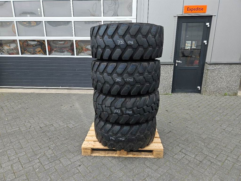 Schaeff SKL834-Firestone 405/70R18-Tire/Reifen/Band - Шины и диски для Строительной техники: фото 1