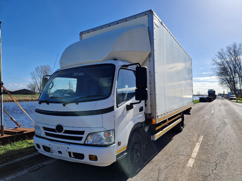 Hino 3815 - Грузовик с закрытым кузовом: фото 1 Hino 3815 - Грузовик с закрытым кузовом: фото 1
