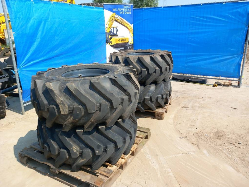 Новый Шины и диски для Погрузочно-разгрузочной техники TractionMaster 18-19,5: фото 1