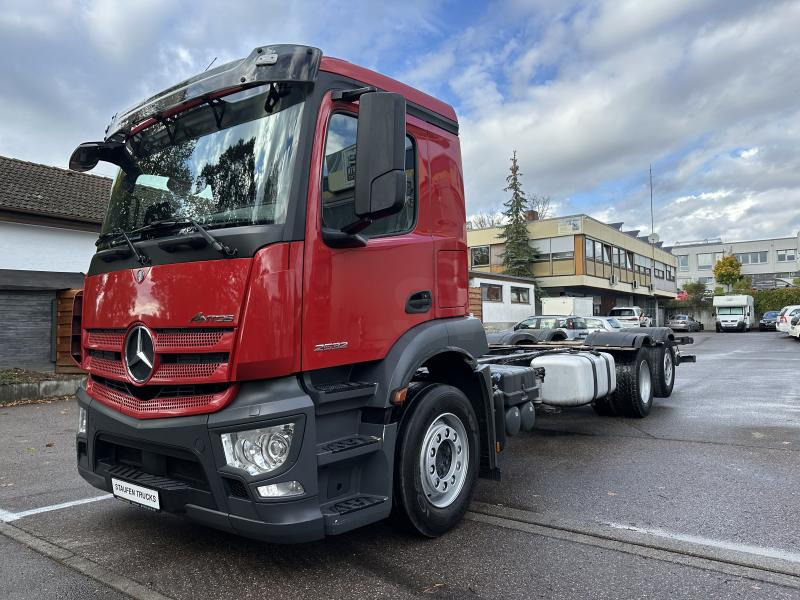 Mercedes 2532 LL 6x2 LANGES Fahrgestell Intarder Lenkachse 2532 LL 6x2 LANGES Fahrgestell Intarder Lenkachse - Грузовик-шасси: фото 1 Mercedes 2532 LL 6x2 LANGES Fahrgestell Intarder Lenkachse 2532 LL 6x2 LANGES Fahrgestell Intarder Lenkachse - Грузовик-шасси: фото 1