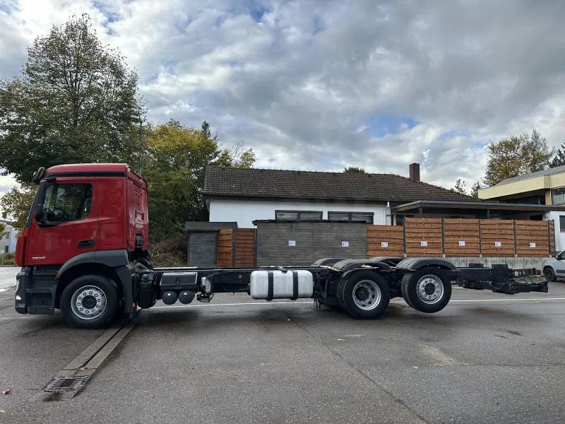 Mercedes-Benz 2532 LL 6x2 LANGES Fahrgestell Intarder Lenkachse 2532 LL 6x2 LANGES Fahrgestell Intarder Lenkachse 2532 LL 6x2 LANGES Fahrgeste - Грузовик-шасси: фото 2 Mercedes-Benz 2532 LL 6x2 LANGES Fahrgestell Intarder Lenkachse 2532 LL 6x2 LANGES Fahrgestell Intarder Lenkachse 2532 LL 6x2 LANGES Fahrgeste - Грузовик-шасси: фото 2