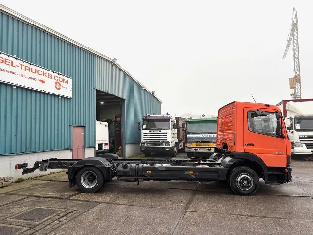 Mercedes-Benz Atego 823L DAY CAB (6-CILINDER) 4x2 CHASSIS (MANUAL GEARBOX / SPER DIFFERENTIAL / 6-CILINDER ENGINE) - Грузовик-шасси: фото 4 Mercedes-Benz Atego 823L DAY CAB (6-CILINDER) 4x2 CHASSIS (MANUAL GEARBOX / SPER DIFFERENTIAL / 6-CILINDER ENGINE) - Грузовик-шасси: фото 4