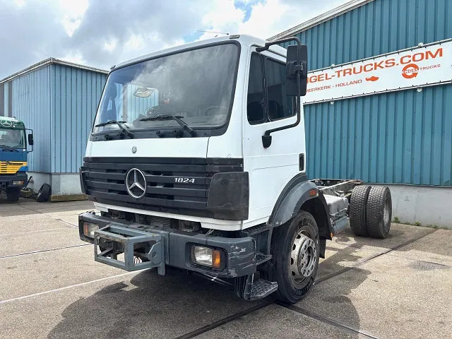 Mercedes-Benz SK 1824 4x2 FULL STEEL SUSPENSION CHASSIS (MANUAL GEARBOX / REDUCTION AXLE / FULL STEEL SUSPENSION) - Грузовик-шасси: фото 1 Mercedes-Benz SK 1824 4x2 FULL STEEL SUSPENSION CHASSIS (MANUAL GEARBOX / REDUCTION AXLE / FULL STEEL SUSPENSION) - Грузовик-шасси: фото 1