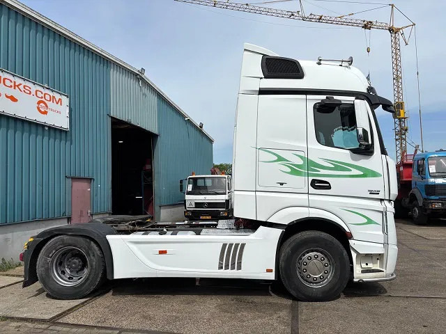 Mercedes-Benz Actros 1845 LS BIGSPACE (RETARDER / EURO 5 / TELLIGENT GEARBOX / FULL SPOILERSET / 2x DIESELTANK / AIRCONDITIONING) - Тягач: фото 4 Mercedes-Benz Actros 1845 LS BIGSPACE (RETARDER / EURO 5 / TELLIGENT GEARBOX / FULL SPOILERSET / 2x DIESELTANK / AIRCONDITIONING) - Тягач: фото 4