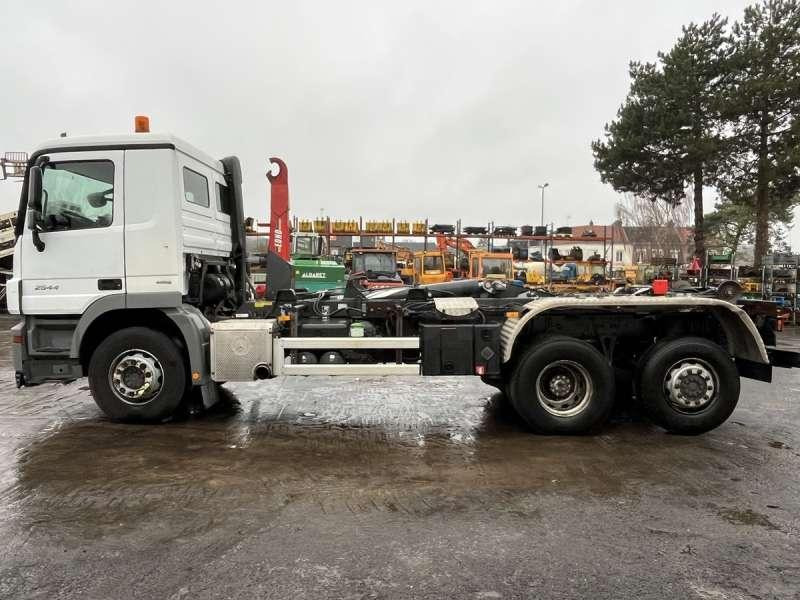 Mercedes ACTROS 2544 - Крюковой мультилифт: фото 4 Mercedes ACTROS 2544 - Крюковой мультилифт: фото 4