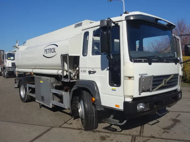 Volvo 220PK 12000 LITER STEELSPRINGS - Грузовик-цистерна: фото 1 Volvo 220PK 12000 LITER STEELSPRINGS - Грузовик-цистерна: фото 1