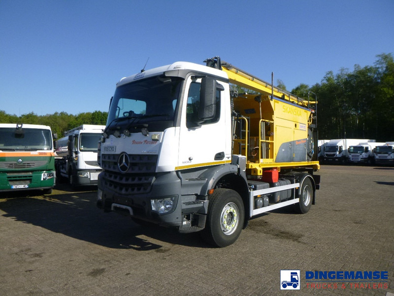 Mercedes-Benz Arocs 1833 4x2 Euro 6 RHD road patcher / bitumen spreader - Грузовик: фото 1